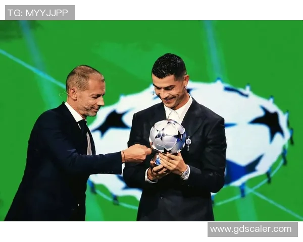 欧冠足球明星C罗的辉煌历程与传奇瞬间回顾